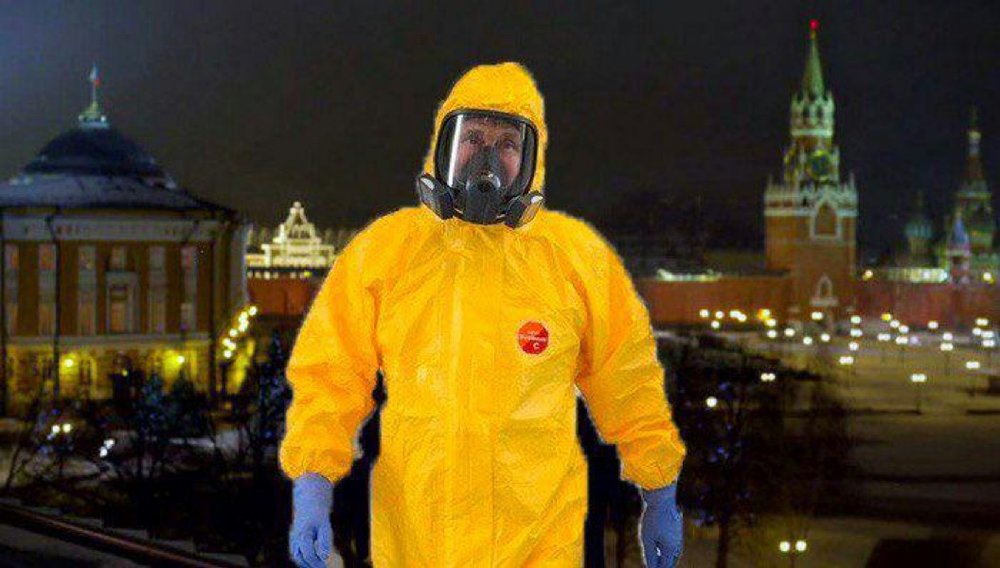 Цене было не просто. Жёлтый костюм химзащиты Путина. Желтый костюм Путина.