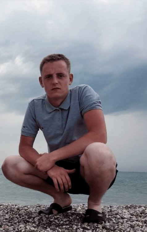 Моему сыну славику 20 лет полгода загуливает. Славик 20 лет.