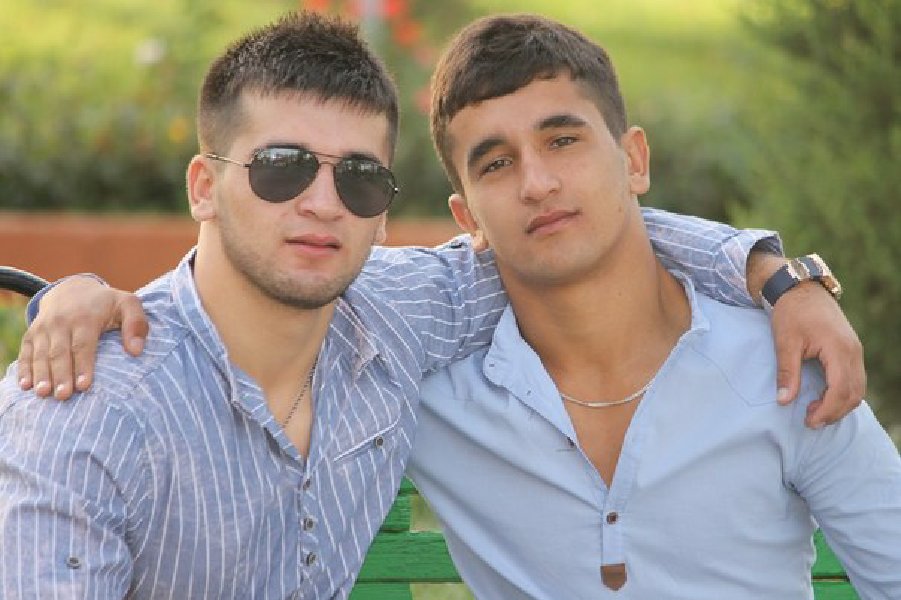 Какие они мужчины они другие. Ахматов Магомед Ибрагимович КЭМЗ. Таджики парни. Красивые узбекские парни. Красивые таджикские мужчины.