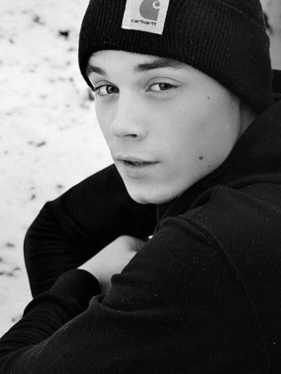 Пацаны это просто вуээ. Простой пацан надпись. Adidas tracksuit gopnik. Бабич блоггер. Пацаны это просто вуээ.