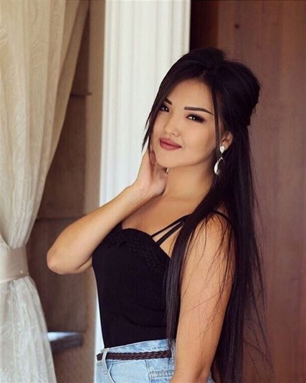 Кыздар. Сулуу ам. Таанышуу. Даниела кудырбаева казашка. Казах на пляже.