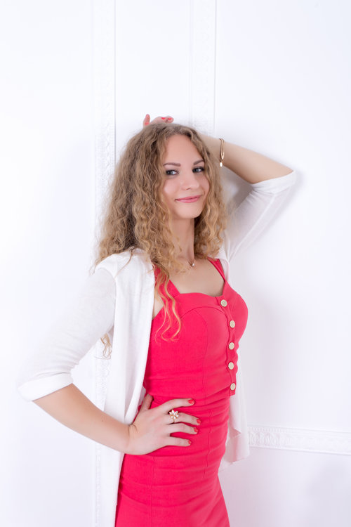 Alisa 22 воронеж. Петра фильчакова актриса. Петра фильчакова актриса. Алиса 24 года. Алиса 24 года.