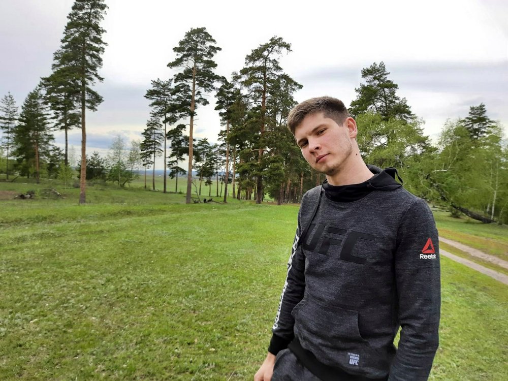 Одним движением. Челябинский электрик придумал аппарат для сбивания сосулек - Че